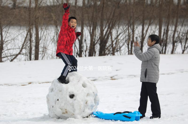 2024蘭大第一醫院宮腔鏡手術費用分為不同的局麻或全身麻醉